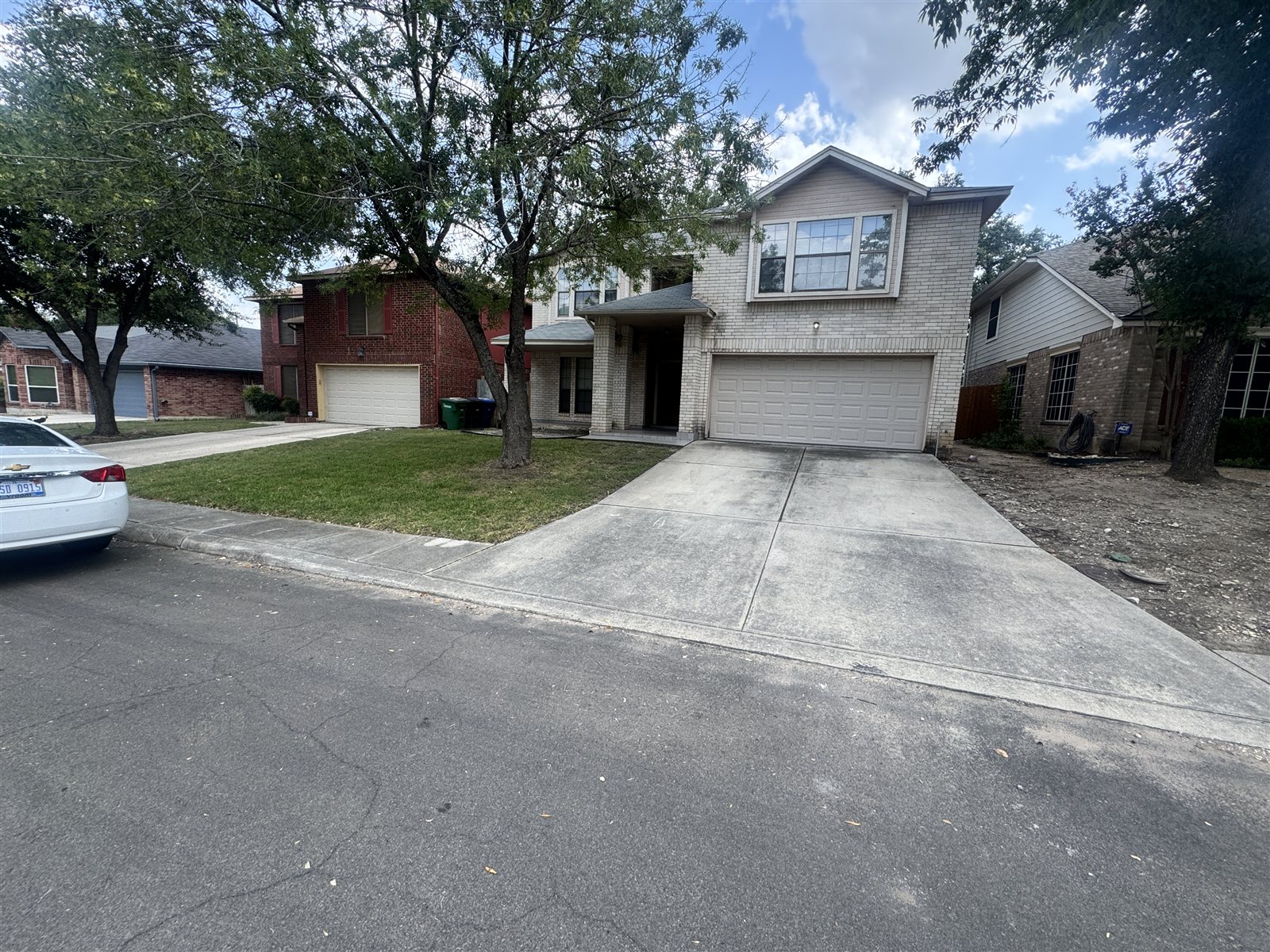 Whole-Front Curb Appeal before pressure washing in San Antonio
