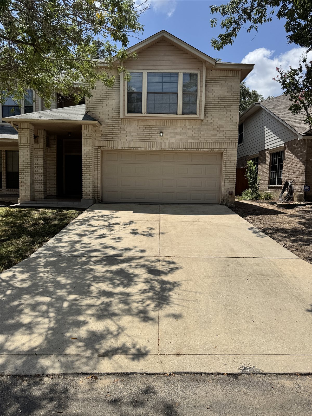 Driveway Deep Clean after pressure washing in San Antonio